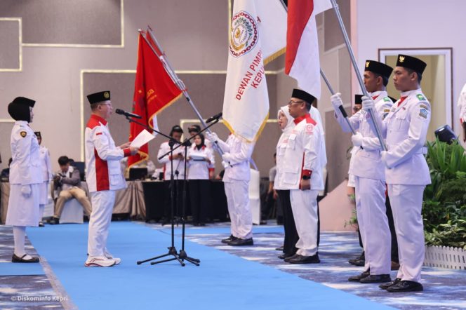 
					Wakil Gubernur Kepri, Nyanyang Haris Pratamura dikukuhkan sebagai Ketua DPD ABPEDNAS Provinsi Kepulauan Riau oleh Ketua Umum DPP ABPEDNAS Indra Utama pada pengukuhan yang digelar di Hotel Bintan Agro, Kabupaten Bintan, Rabu (26/8/2026). 