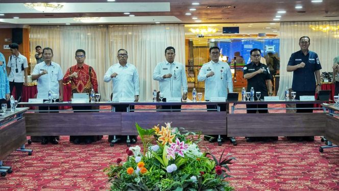 
					Pembahasan langkah strategis penyusunan skema SBT bagi masyarakat perbatasan Kabupaten Karimun dan Kabupaten Kepulauan Meranti di Golden View Hotel, Batam, Rabu (23/9/2026). 