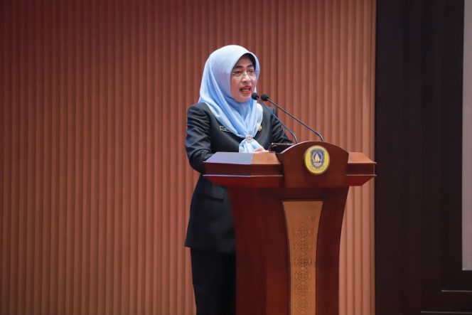 
					Sekdaprov Kepri menyampaikan jawaban Pemerintah Provinsi Kepri atas pandangan umum Fraksi-fraksi DPRD Kepri terhadap nota keuangan Ranperda Perubahan APBD tahun 2026 dalam rapat sidang utama, Kamis (17/9/2026). 