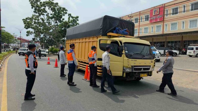 
					Operasi Gabungan, Dishub Tanjungpinang Tertibkan Tiga Truk ODOL