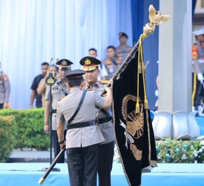 
					Panji Tribrata Diserahkan, Tongkat Estafet Kepemimpinan Polri Beralih ke Jenderal Suyudi