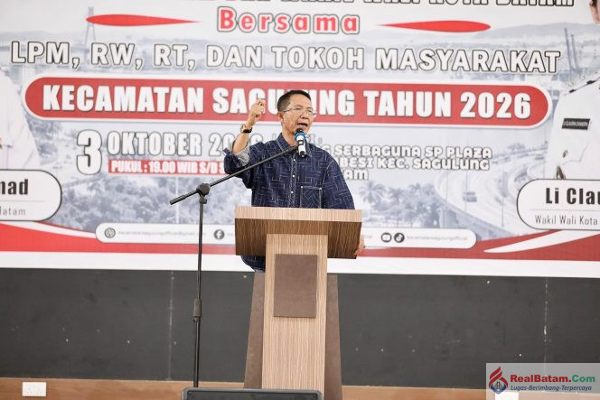 
					Wali Kota Batam, Amsakar Achmad, menyampaikan sambutan saat menghadiri silaturahmi bersama RT, RW, LPM se-Kecamatan Sagulung di Gedung Serbaguna Plaza Kecamatan Sagulung, Sabtu (3/10/2026) malam. 