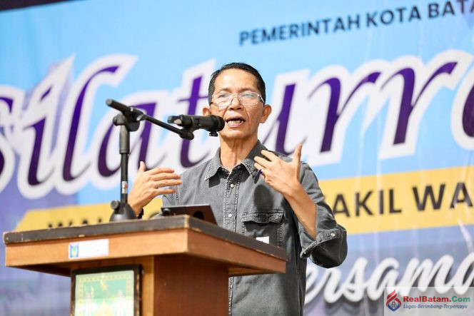 
					Wali Kota Batam, Amsakar Achmad. 