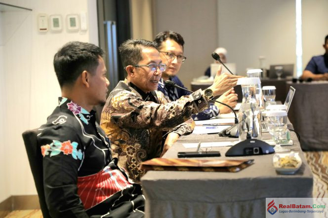 
					Wali Kota Batam, Amsakar Achmad, memaparkan program perlindungan pekerja saat Wawancara Nasional Jamsostek Award Tahun 2026 di Pullman Jakarta Indonesia Thamrin CBD, Kamis (15/10/2026). 