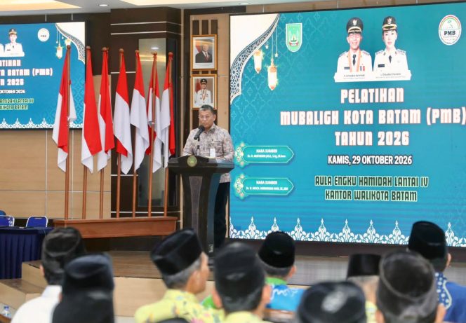 
					Sekda Batam, Firmansyah, menyampaikan sambutan saat membuka Pelatihan Mubaligh 