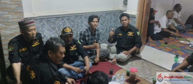 
					Panglima Sulung DPW LMB Kepri Kota Batam dan Jajaranya ke Rumah Timbalan Panglima Dato’ Januarja Habis Rawat Inap di Rumah Sakit