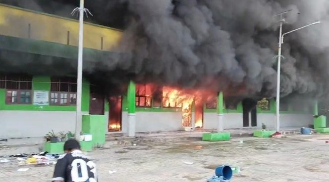 
					Pesantren An Ni’mah Sagulung Terbakar, Santri Terlihat Panik dan Berhamburan