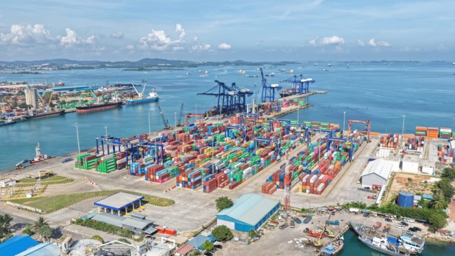 
					Kinerja Pelabuhan Batam Tumbuh Solid hingga Triwulan III-2026: General Cargo Tembus 9,5 Juta Ton, Mobilitas Penumpang Capai 7,5 Juta Orang