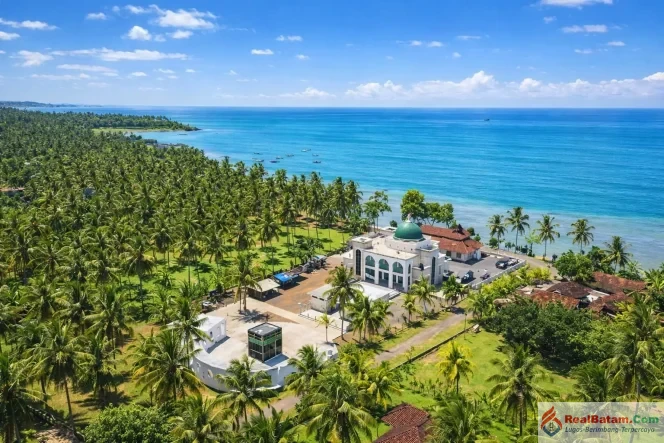 
					Peresmian Pelabuhan Perikanan Internasional Pengambengan membuka prospek Masjid Pantai Bali sebagai destinasi wisata religi dan Eco-Maritime Smart Masjid berbasis konsep 5E, sekaligus memperkuat Bali Manasik Center di Jembrana.(Foto: Masjid Pantai Bali)