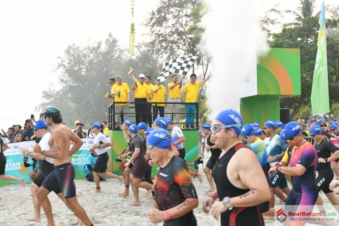 
					Gubernur Ansar Lepas Indofood Bintan Triathlon 2026 di Lagoi Bay
