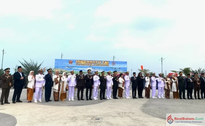 
					Wali Kota Lis Hadiri Upacara HUT ke-81 TNI di Tugu Sirih