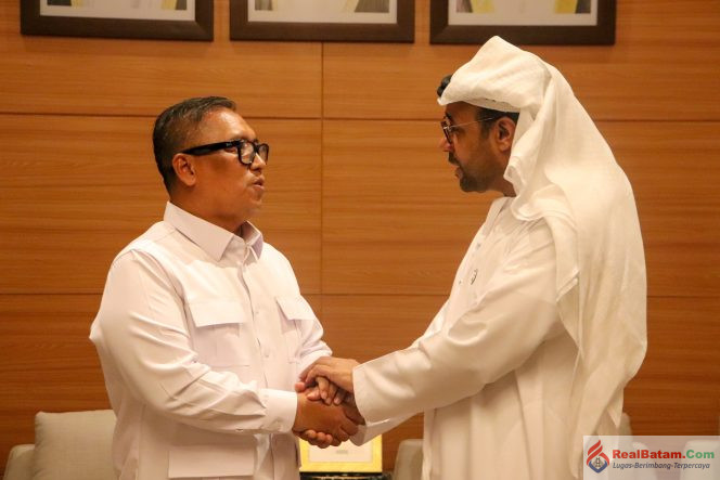 
					Wakil Gubernur Kepri, Nyanyang Haris Pratamura bersama Sumber Uni Emirat Arab untuk Indonesia Abdullah Salem Al Dhaheri di Kediaman Dinas Dubes UEA, Jakarta Selatan, Kamis (8/10/2026). 