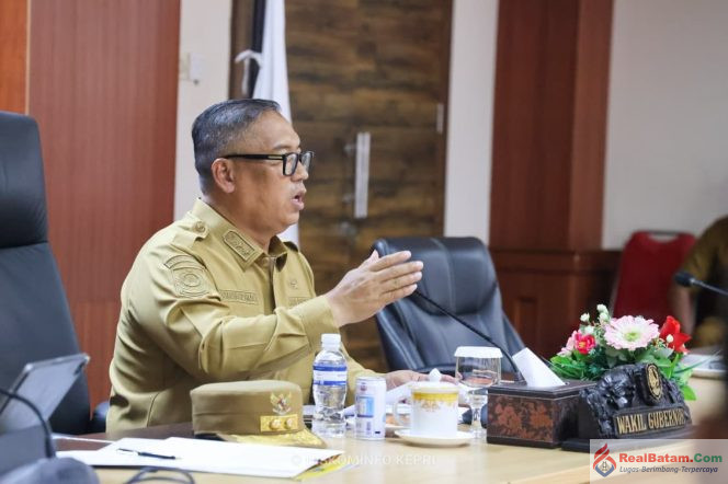 
					Wakil Gubernur Kepri, Nyanyang Haris Pratamura memimpin Rapat Asistensi Penyelarasan dan Inventarisasi Program Pembangunan Infrastruktur Pusat di Wilayah Provinsi Kepulauan Riau Tahun 2026–2027 di Ruang Rapat Utama Kantor Gubernur Kepri, Dompak, Tanjungpinang, Senin (5/10/2026). 